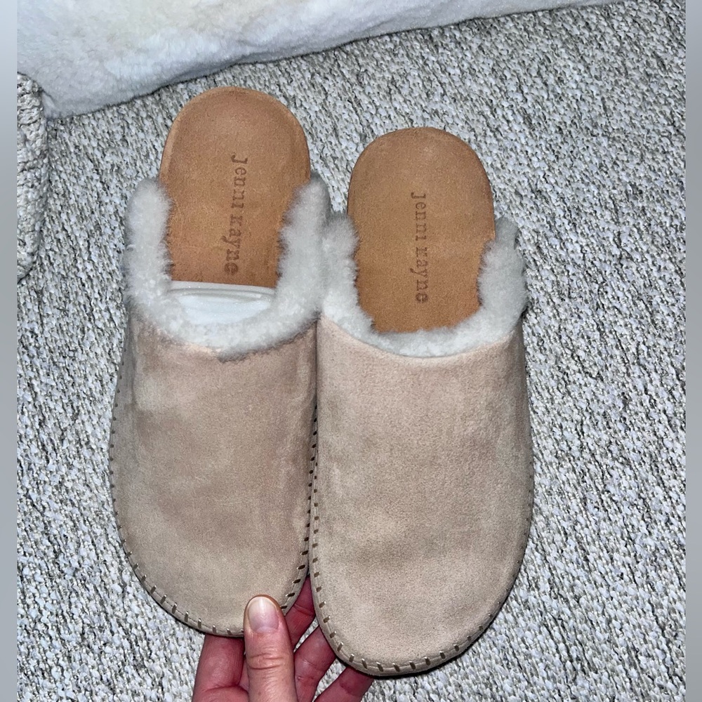 Jenni Kanye sz 7.5 shearling-lined moc clogs in beige/natural - NWT!!!!